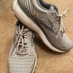 Excellent condition. Worn only a few times.